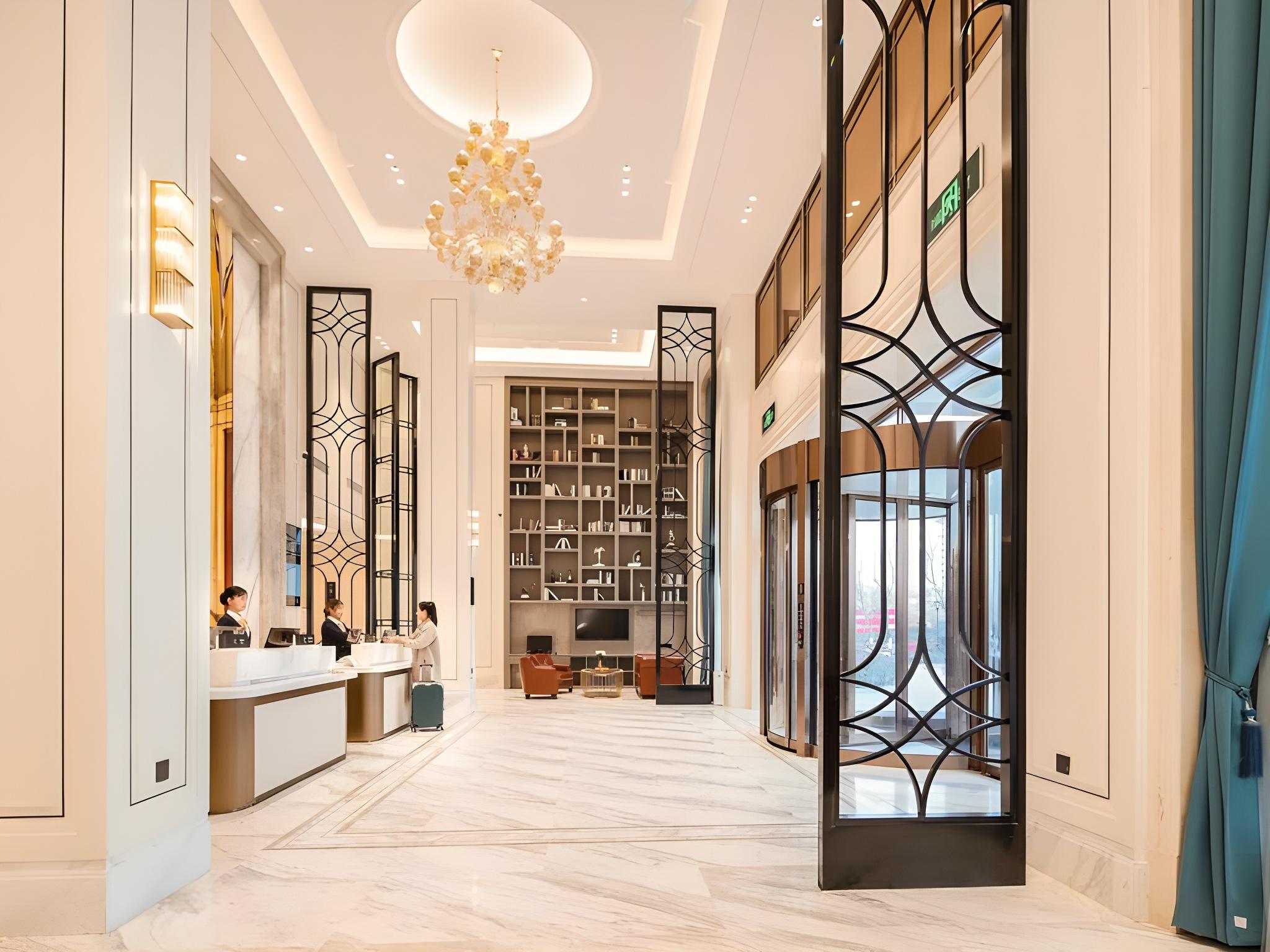 Vienna International Hotel (Luyi Passenger West Station) 8/33