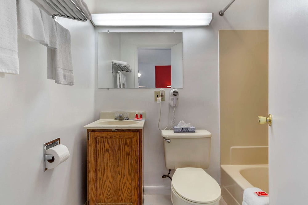 Econo Lodge Lee - Great Barrington 24/65