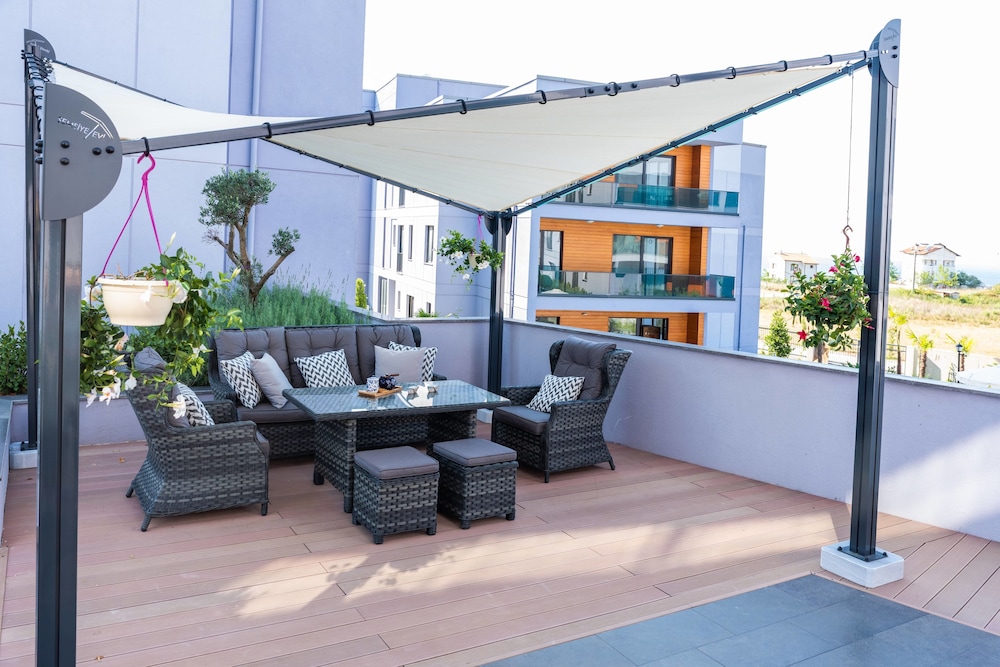 Green Hills Suites 9/60