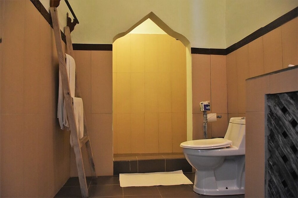 Sea View Lodge Boutique Hotel 75/76