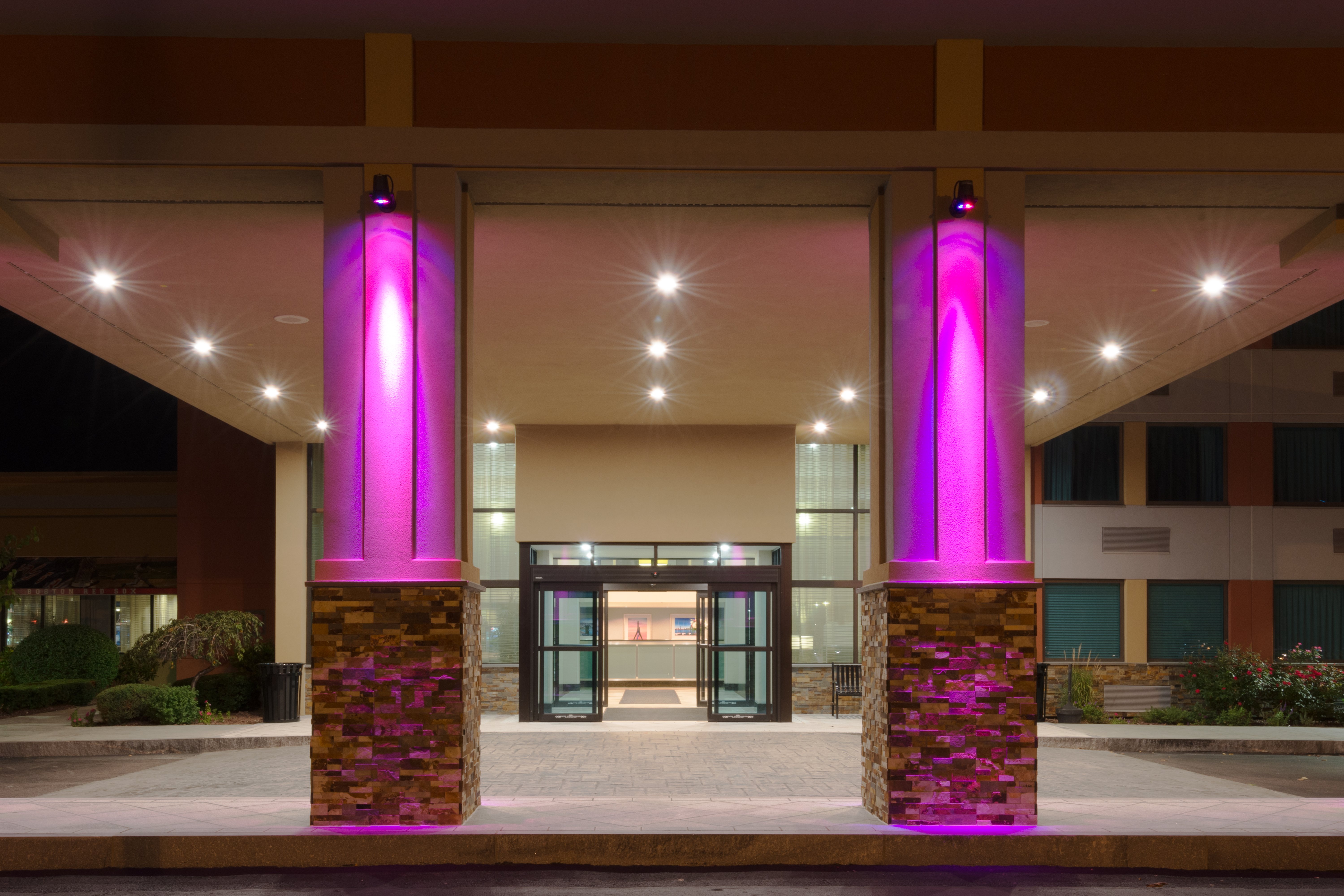 CROWNE PLAZA BOSTON - WOBURN 5/80