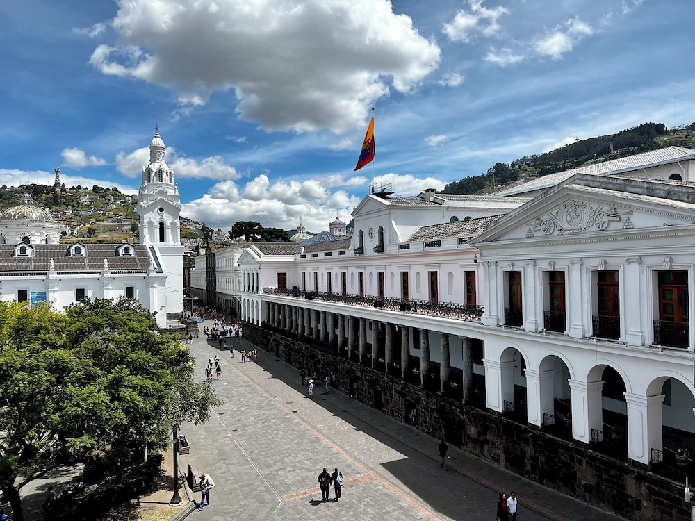 Hotel Plaza Grande 72/76