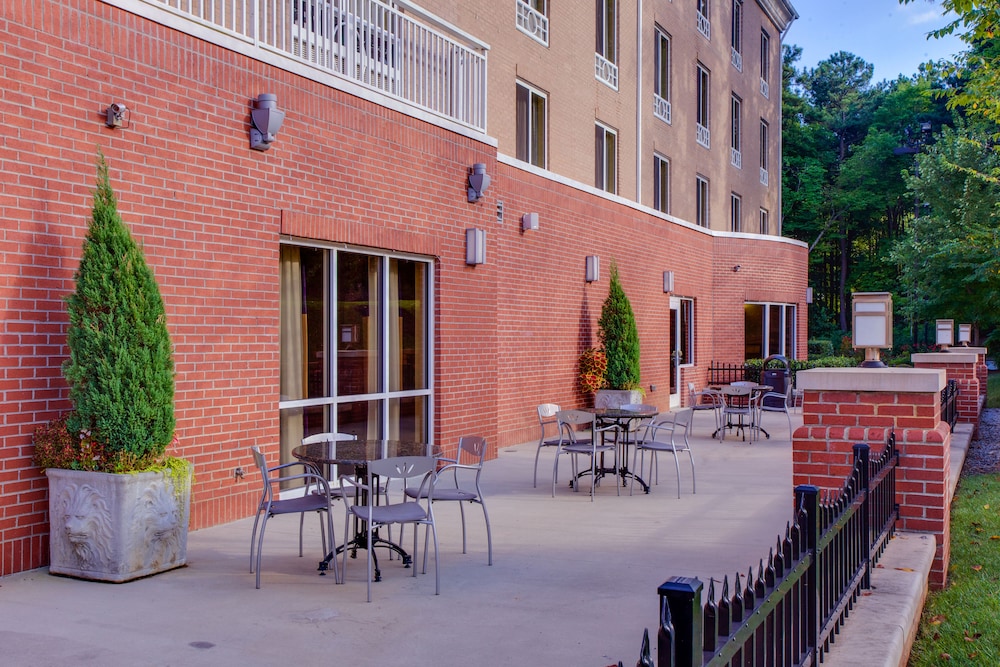 Holiday Inn Express Hotel and Suites Raleigh Sw Nc State 7/80