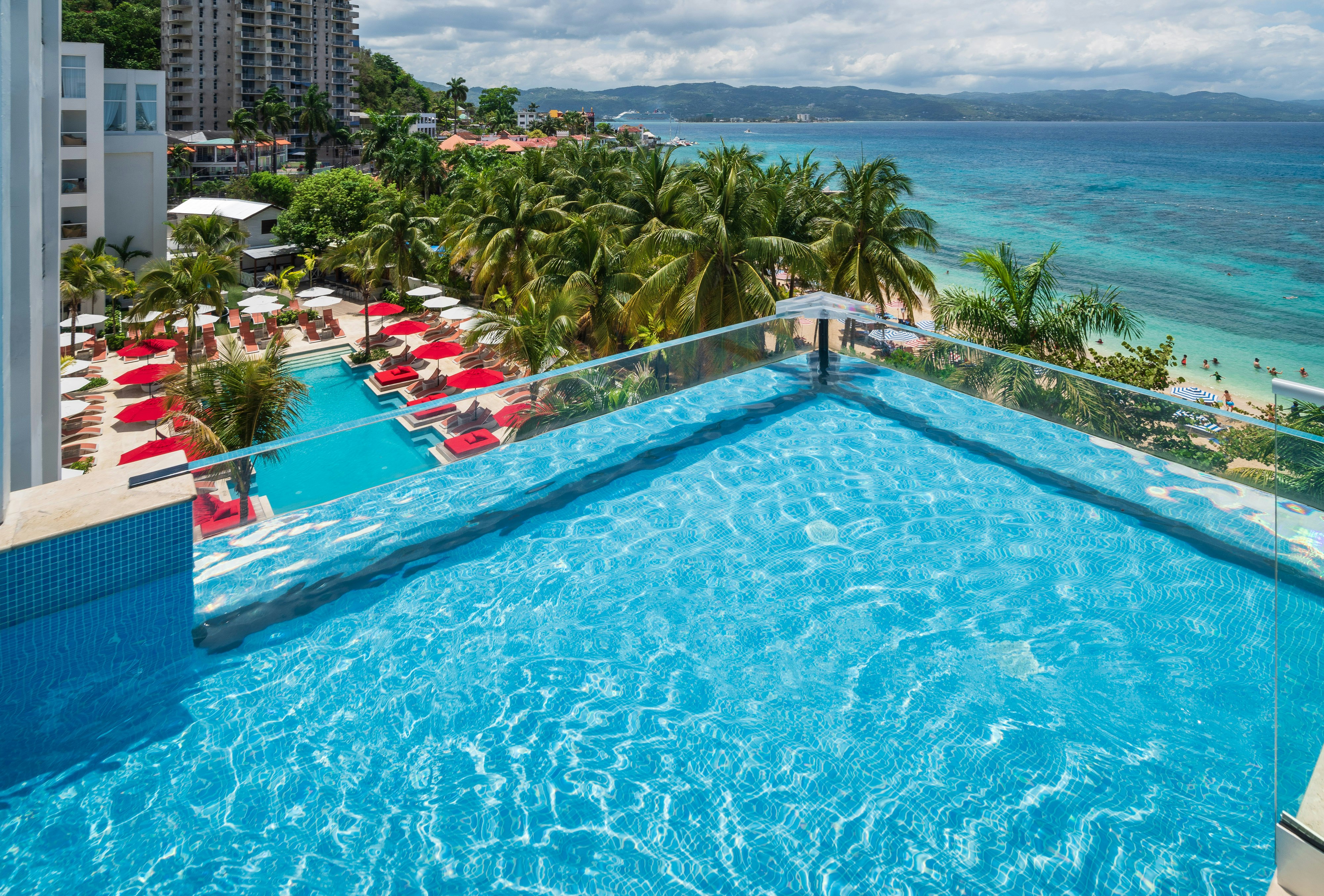 S Hotel Montego Bay 76/78