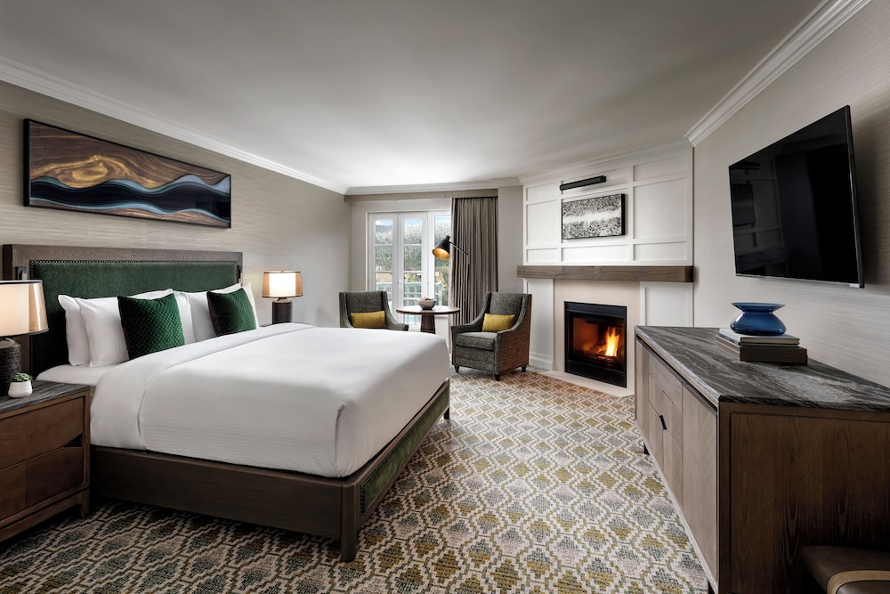 Fairmont Gold, King Bed