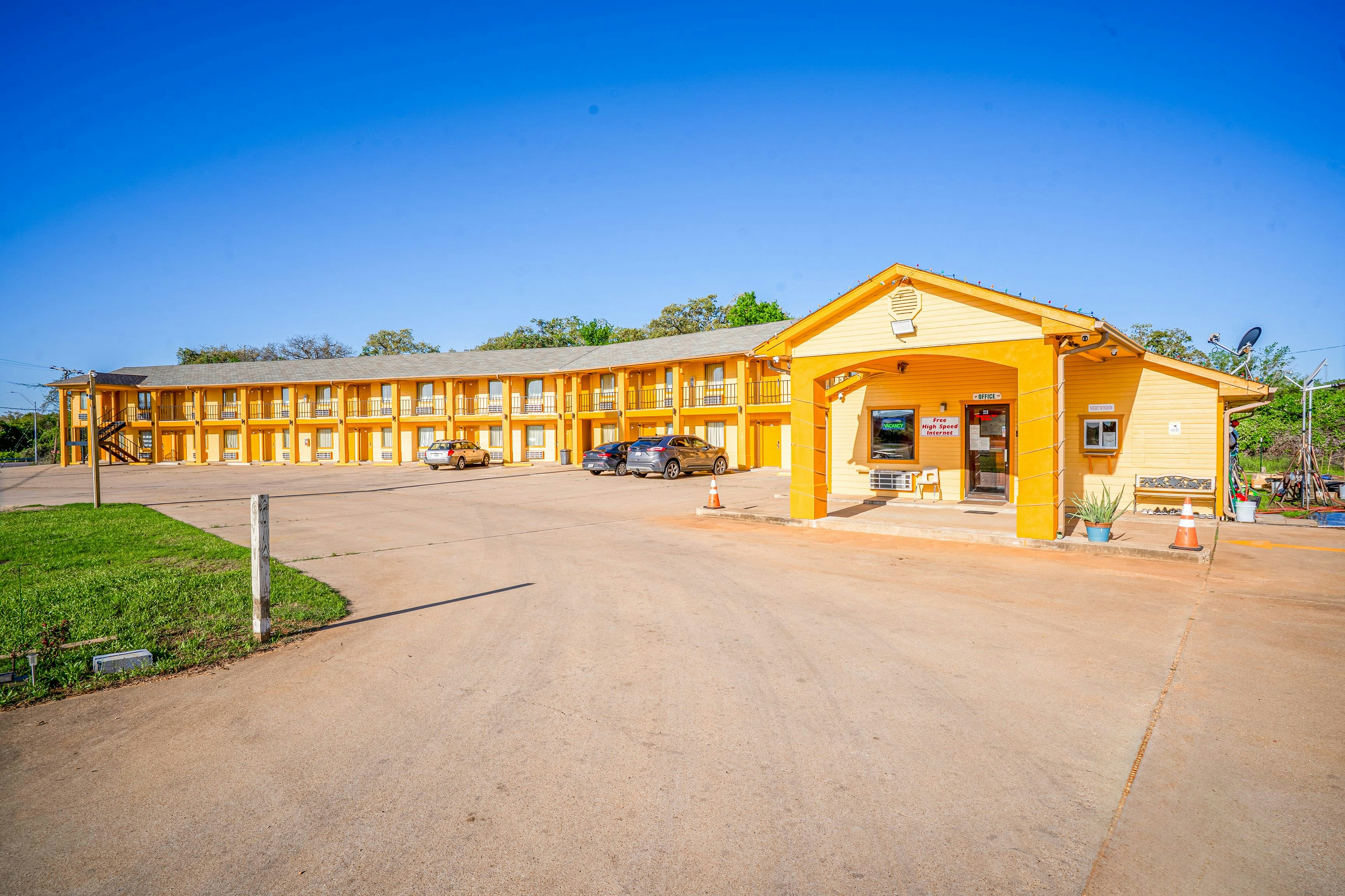 Regency Inn By OYO Rockdale TX 15/31
