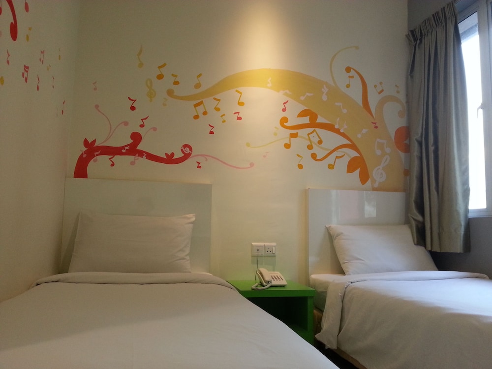 ROOM, TWIN BEDS