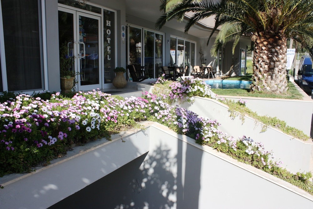 Cariatis Hotel 36/50