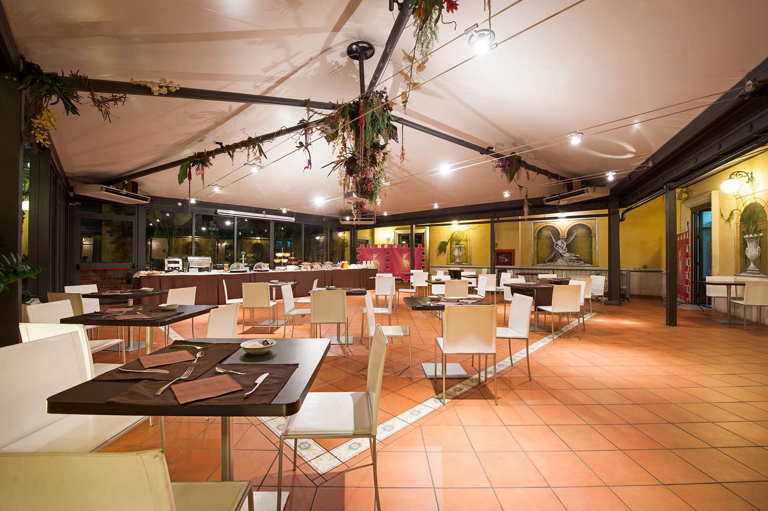 restaurant cafeteria