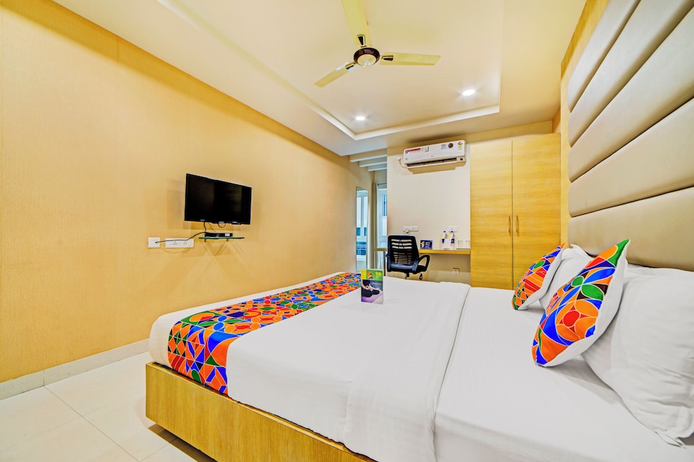 Oyo 14745 Veeraj Suites 35/50