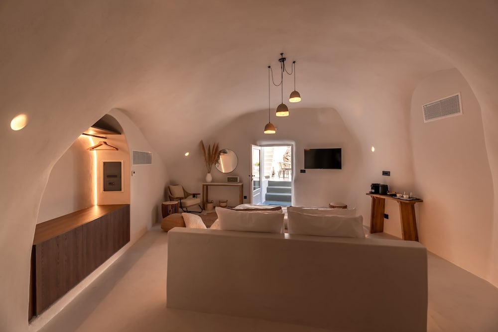 TWENTY ONE SUITES 43/60