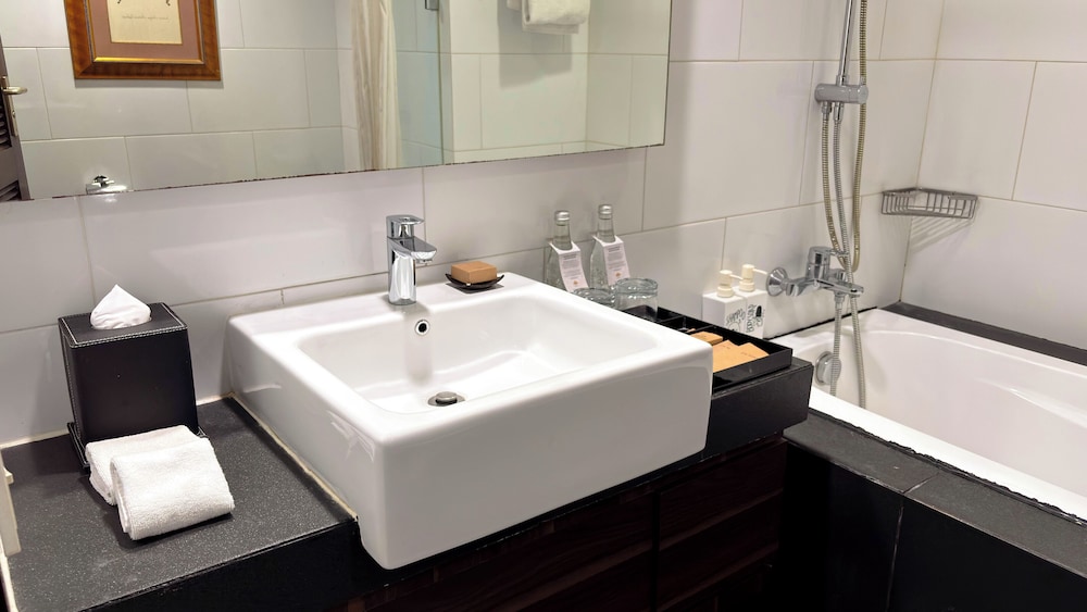 Delonix Hotel Karawang 54/55
