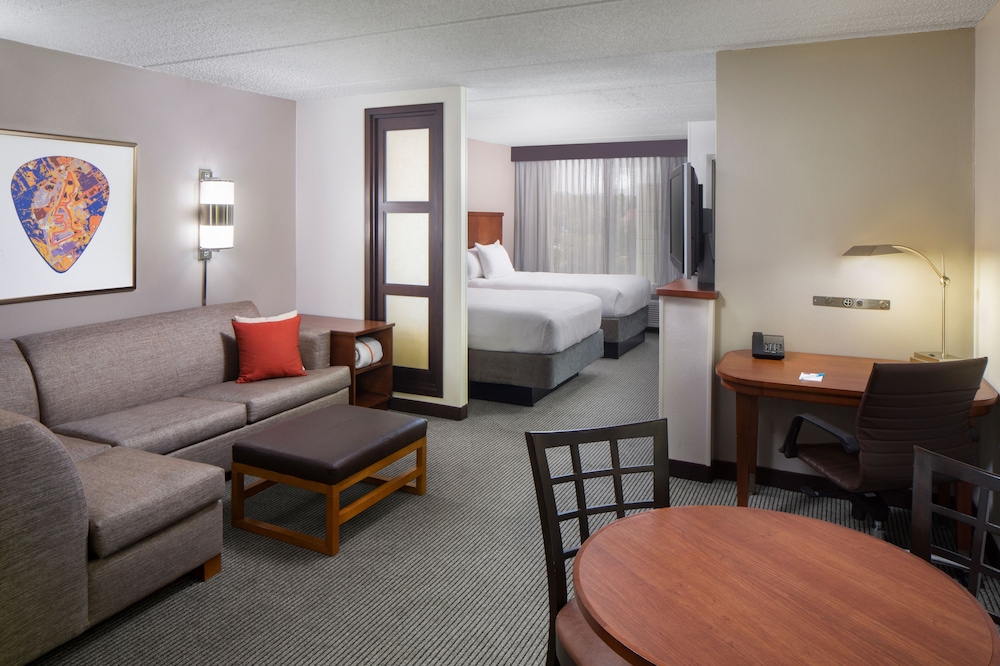 Hyatt Place Austin/Arboretum 40/69