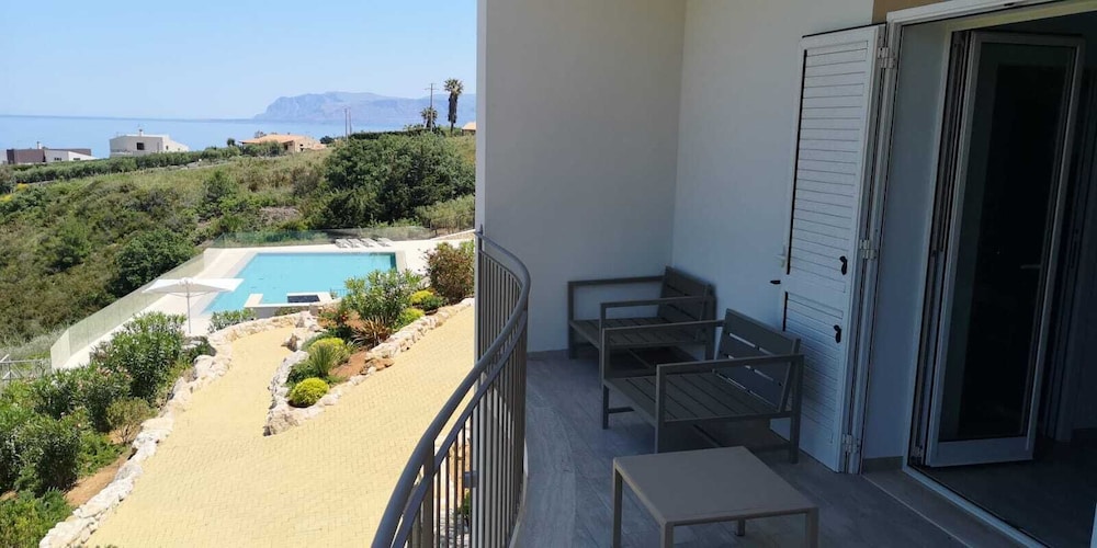 La Blanca Resort 48/50