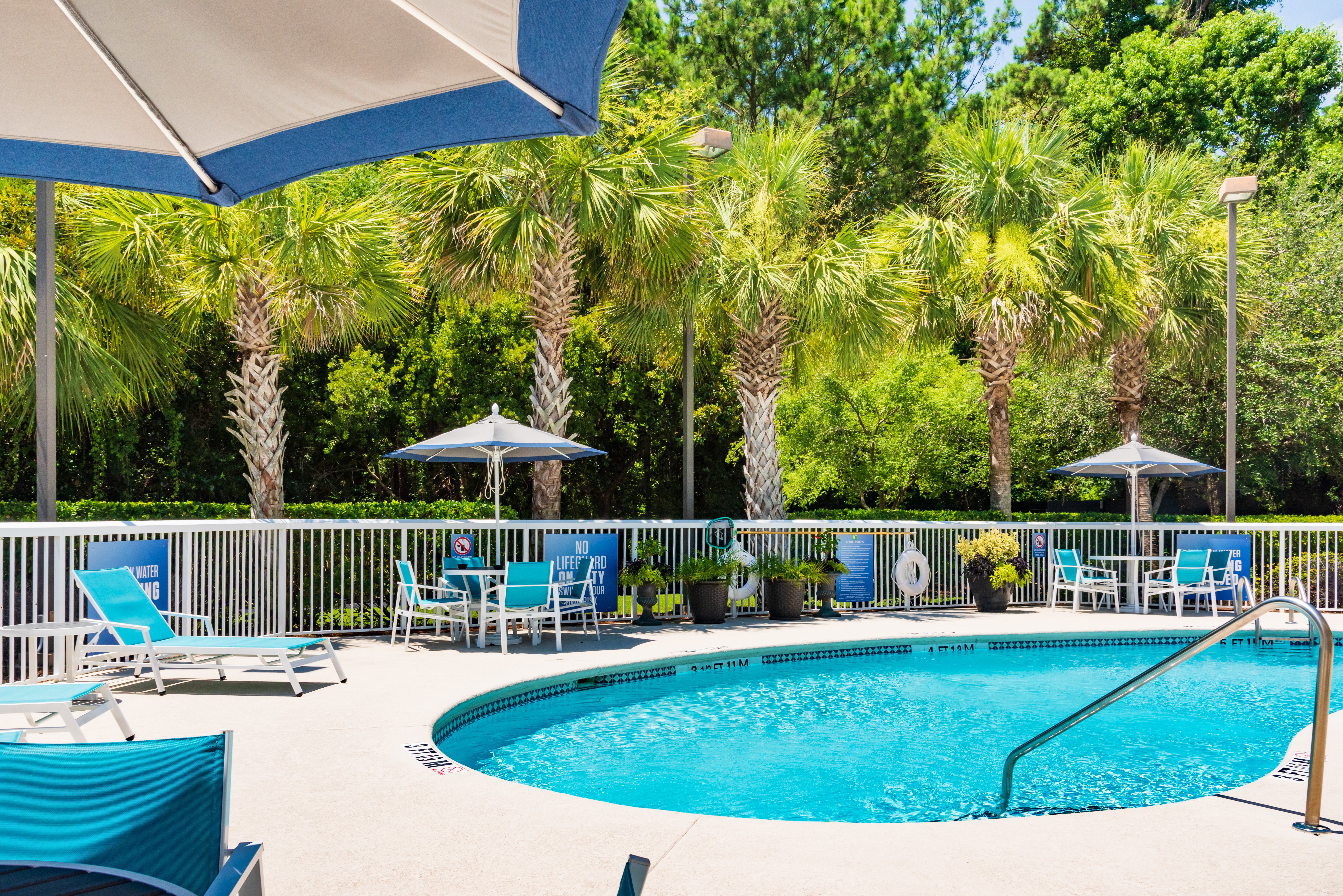 Holiday Inn Express Charleston US Hwy 17 & I-526 72/77