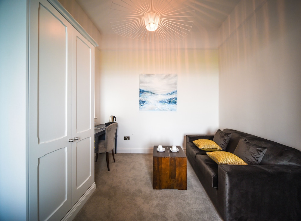 The Strand Hotel 28/50