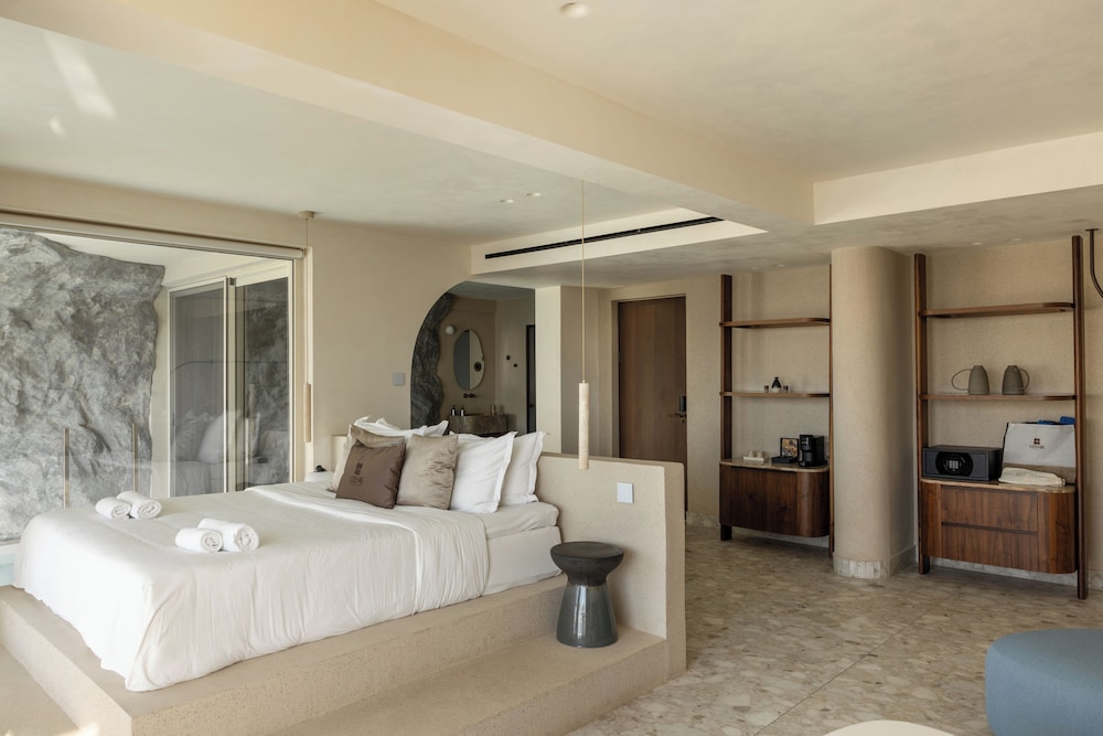 Interior, Cave, Oasis, Suite, King Bed, Sea Front, Private Pool, Hot Tub