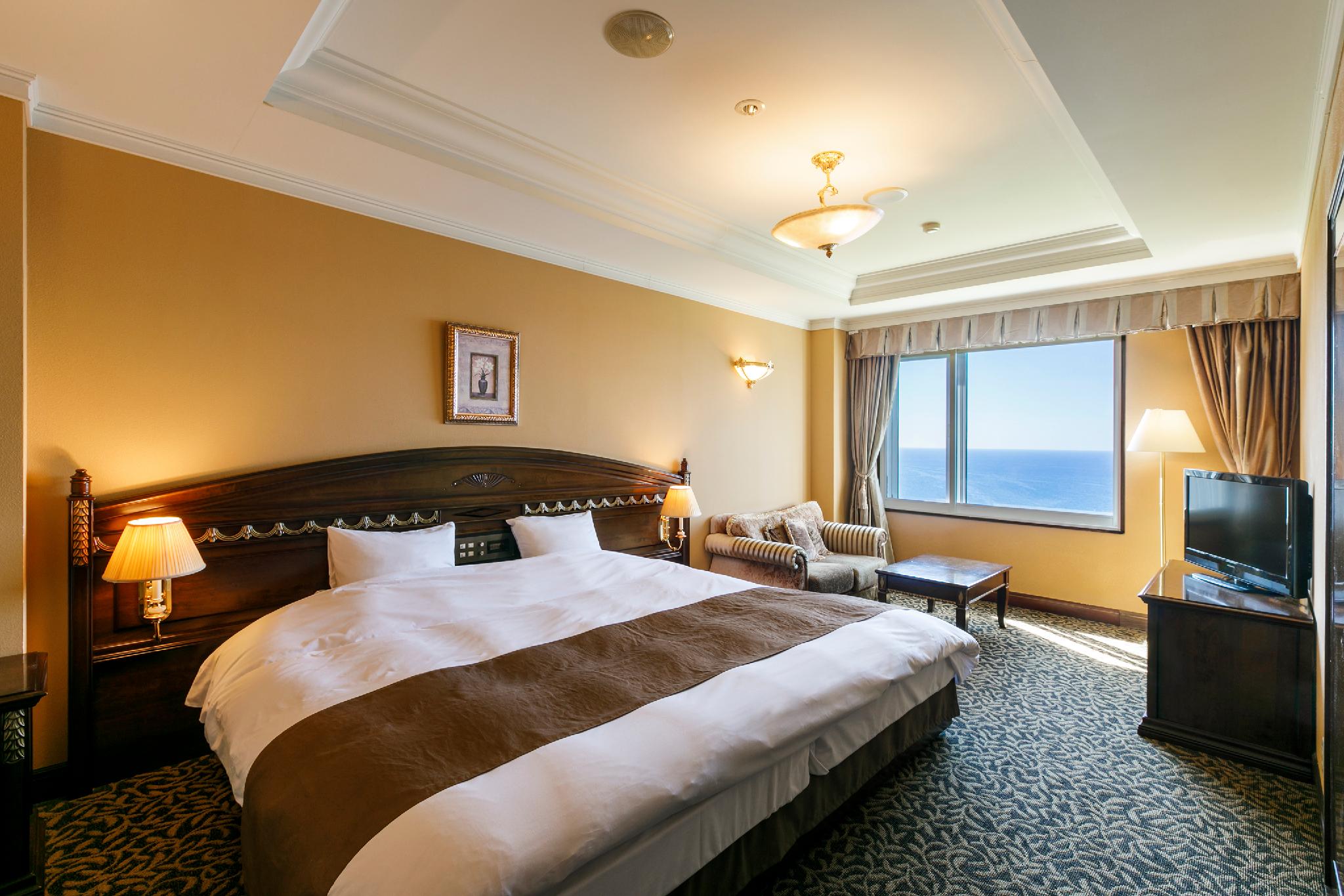 Room, King Bed, Ocean Front, Bathtub