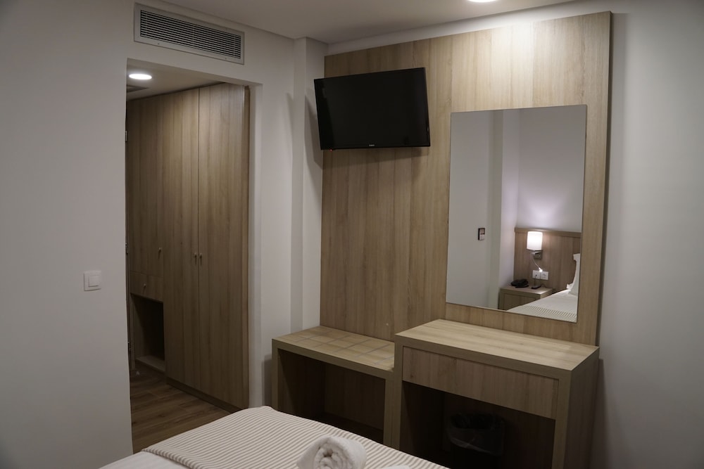 Piraeus Port Hotel 28/34
