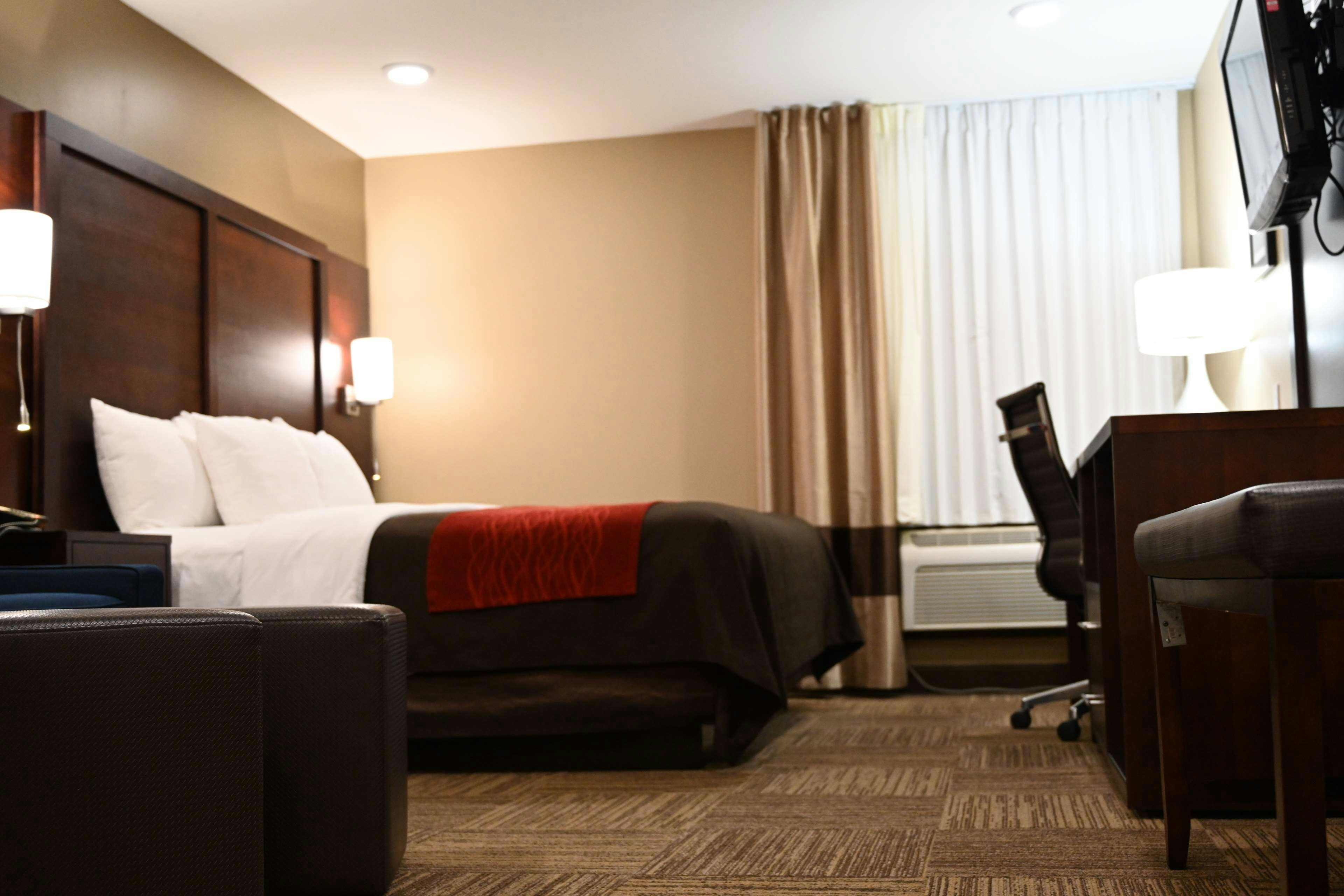 Giles Hotel Inn & Suites 12/31