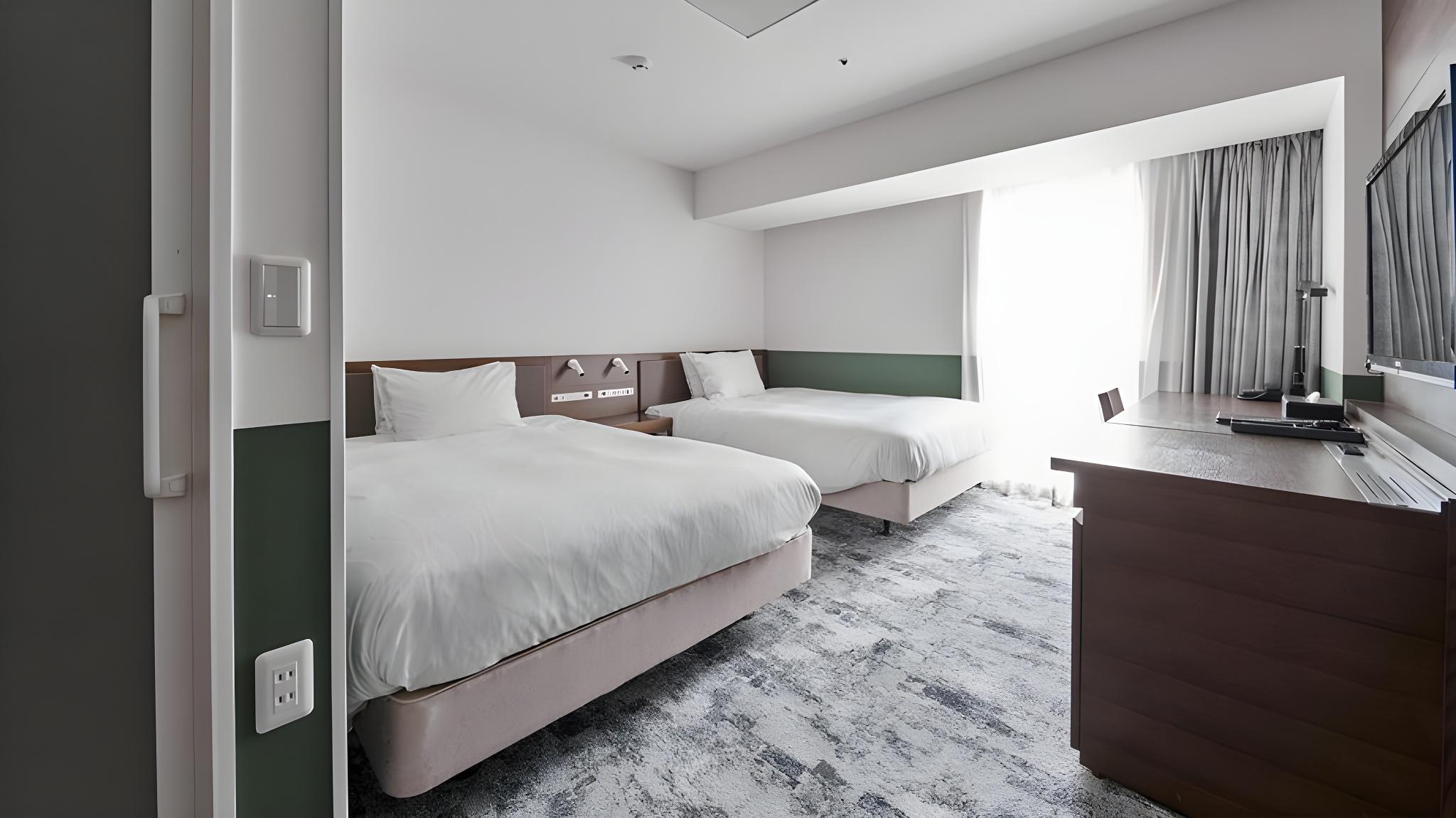 Universal, Twin Beds