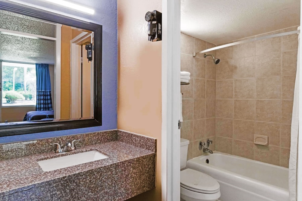 Super 8 by Wyndham Hardeeville/Savannah North 12/24