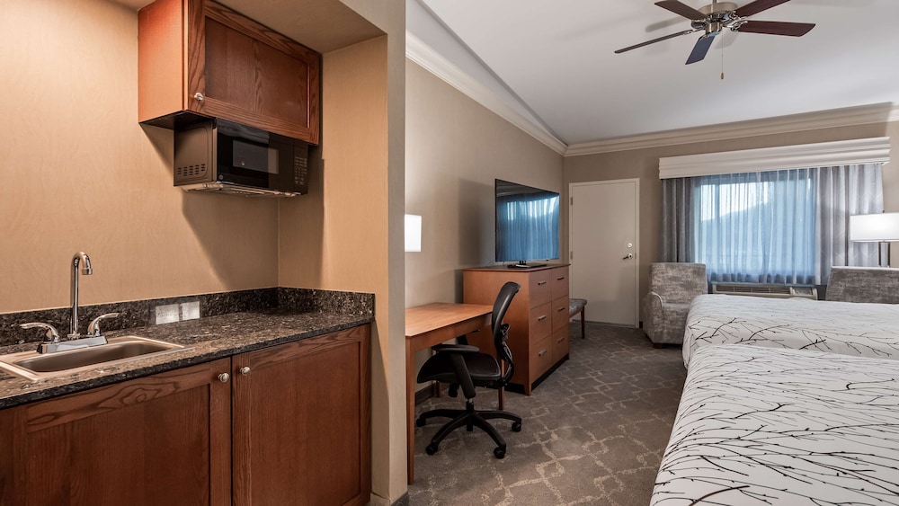 Best Western Plus Silver Saddle Inn 41/43