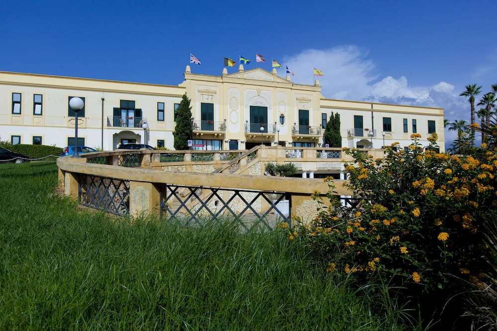Delfino Beach Hotel 45/50