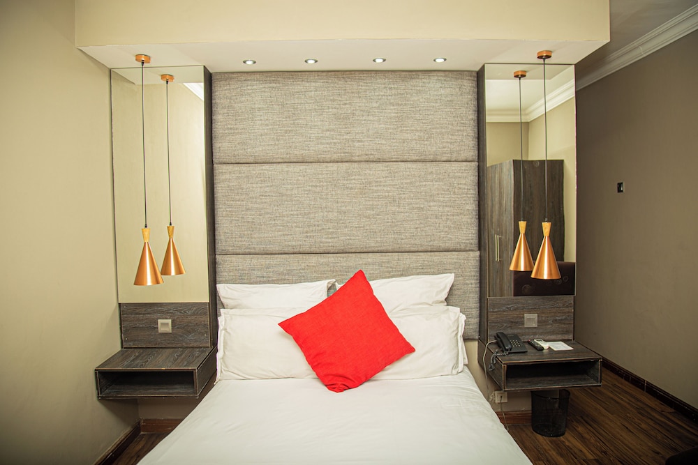 DELUXE, SUITE
