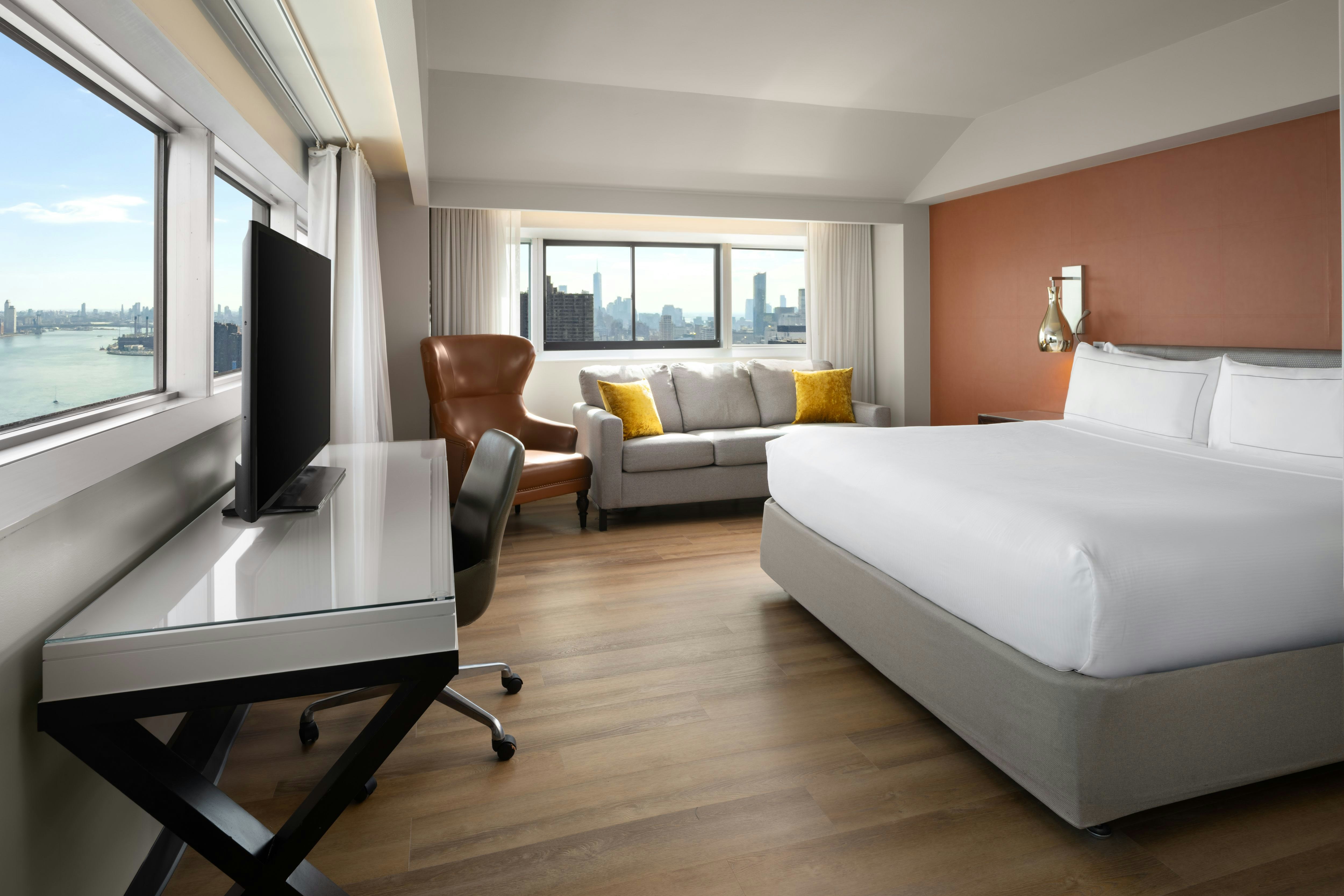 PREMIUM, KING BED, CITY VIEW, CORNER