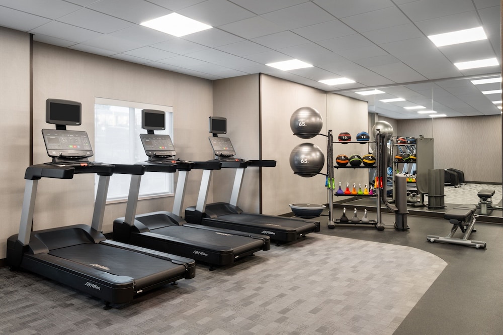 Courtyard by Marriott Seattle SeaTac Airport 25/49