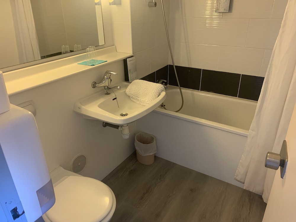 greet Hotel Chatellerault 42/43