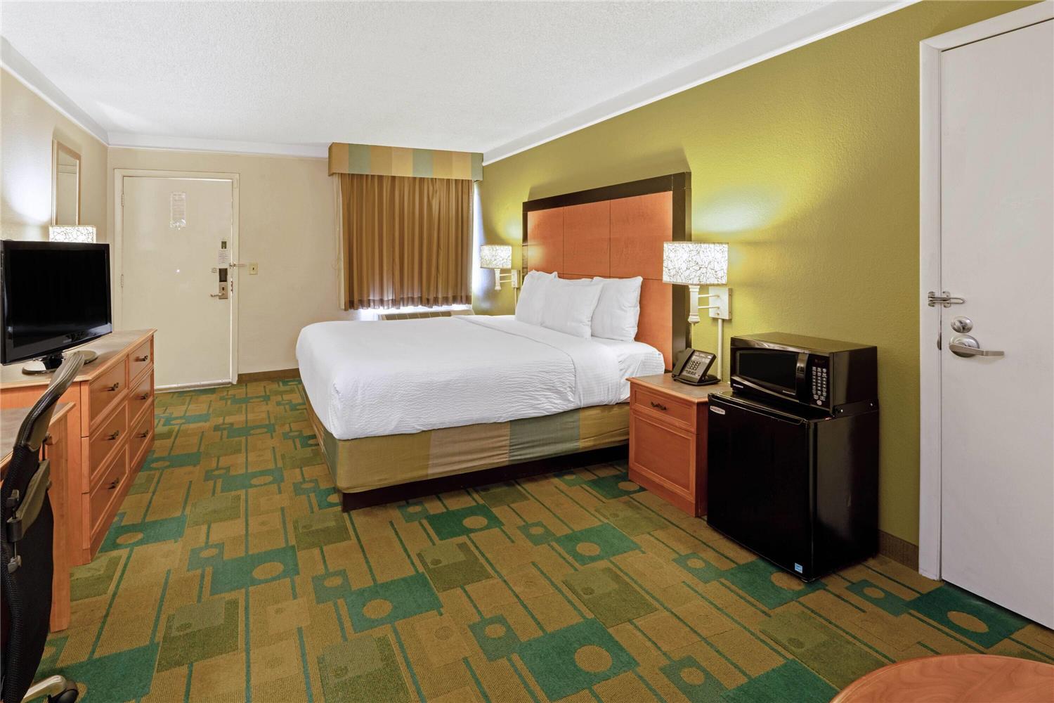 Travelodge by Wyndham Phoenix North 11/25