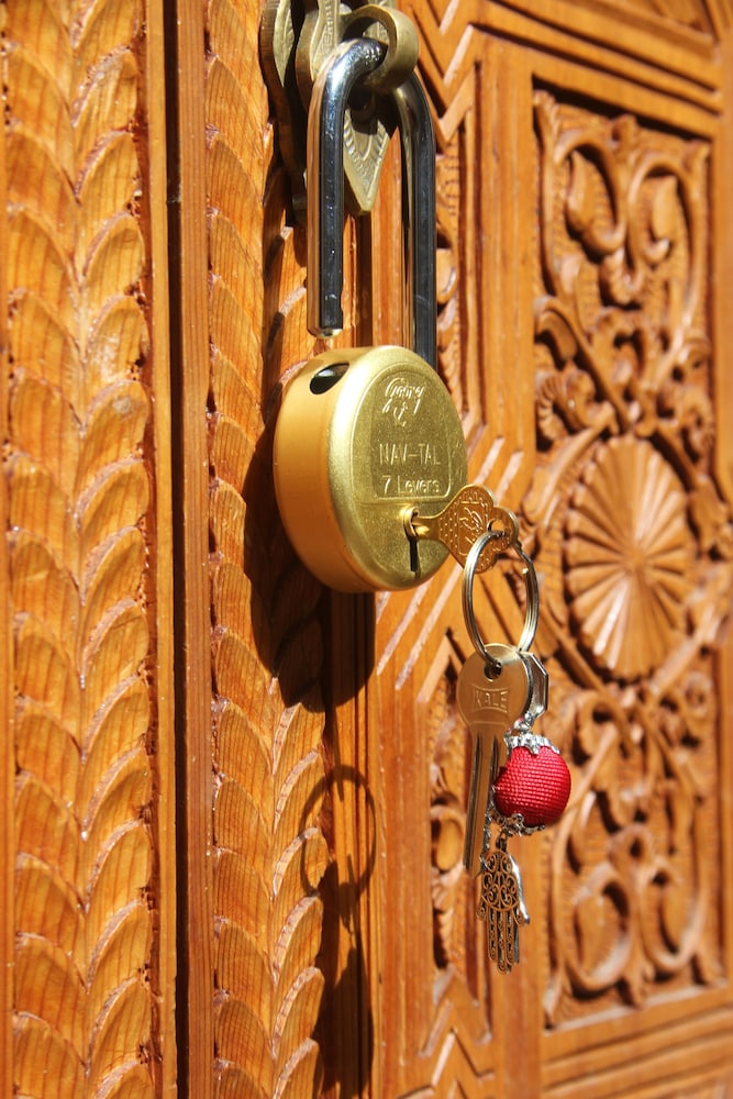 Riad Asrari 24/49