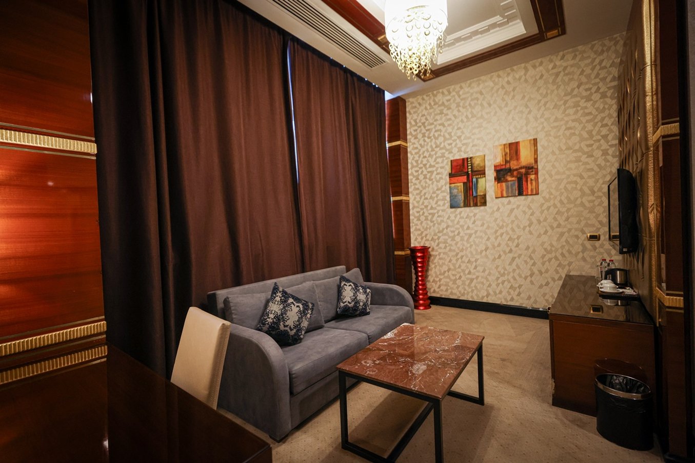 Sapphire Hotel 54/72