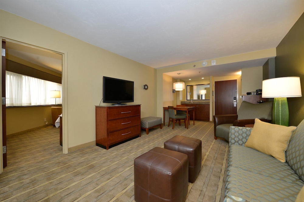 Oshkosh Waterfront Hotel & Conference Center 36/58
