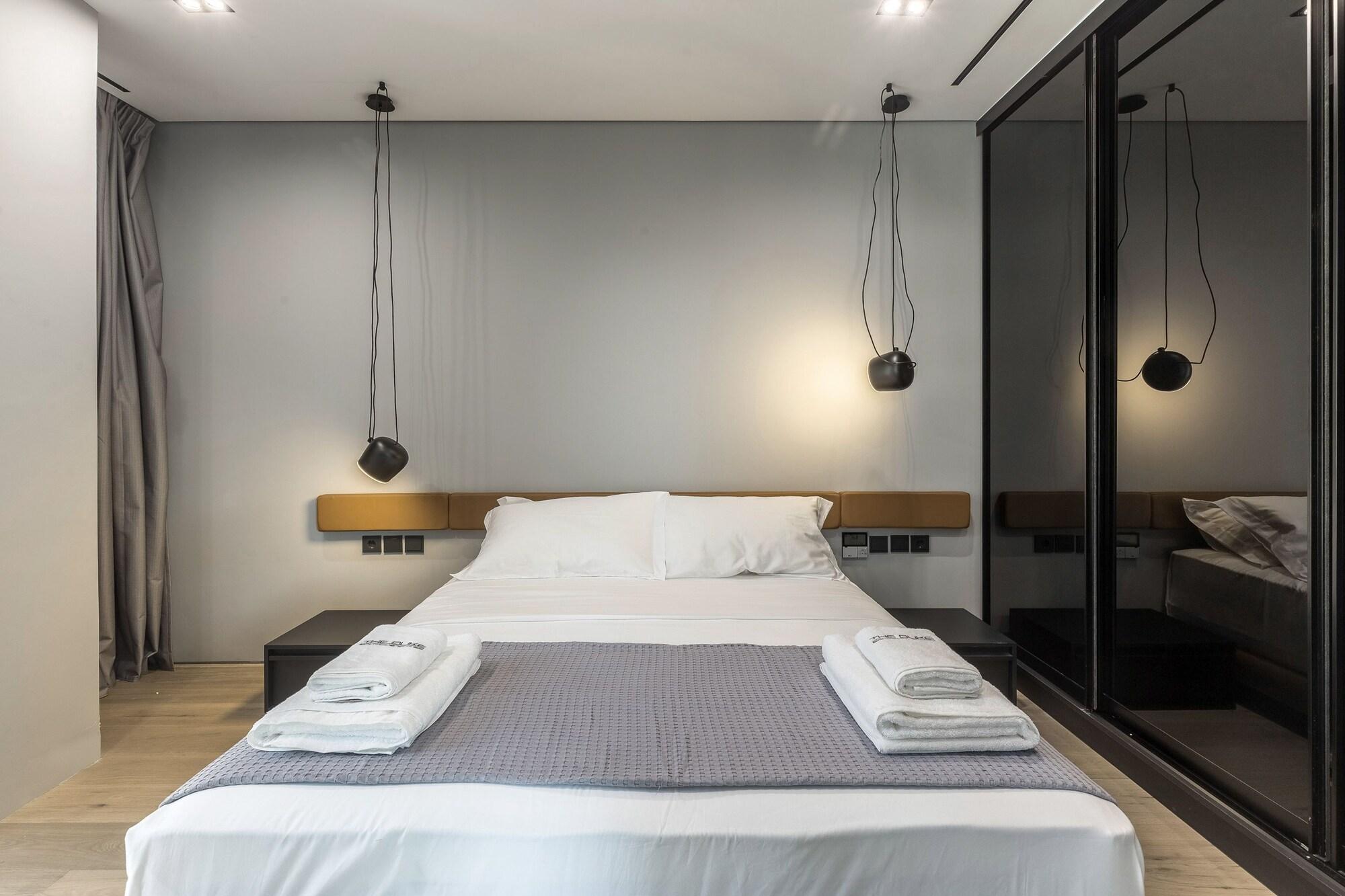 2 Bedrooms, Family Suite, Hill or City View
