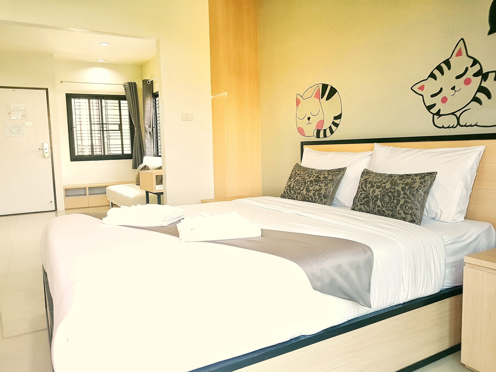 DELUXE, STUDIO, QUEEN BED, BALCONY