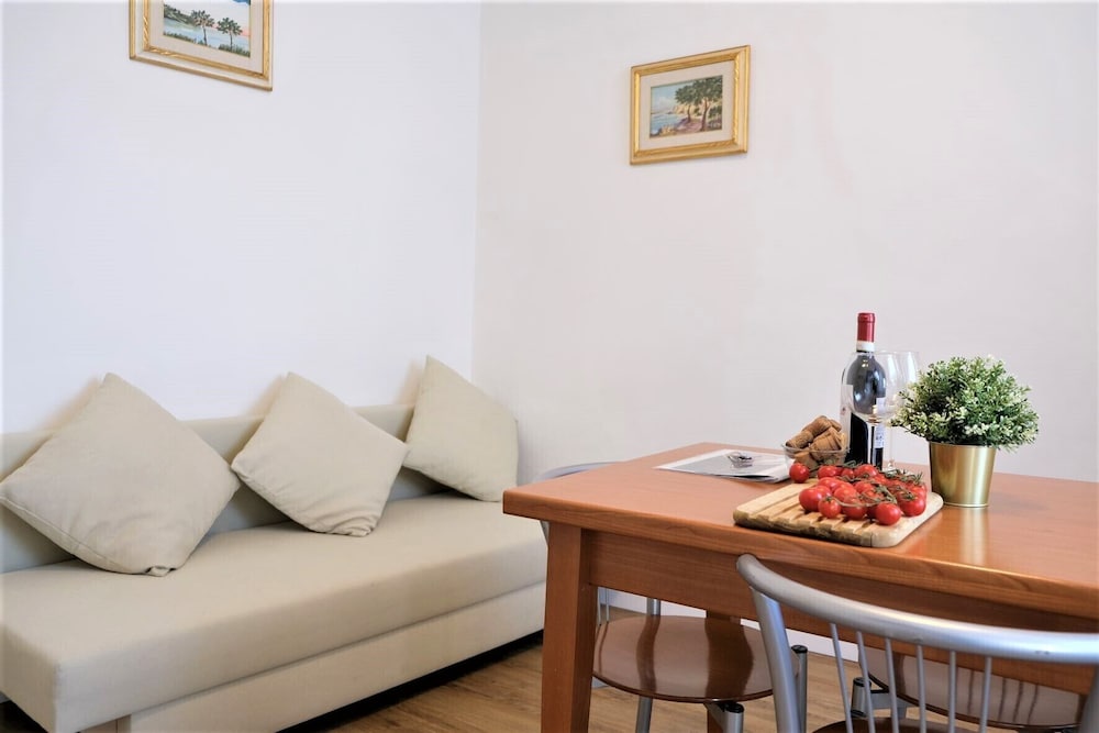 Wine Apartments Florence Morellino 12/28