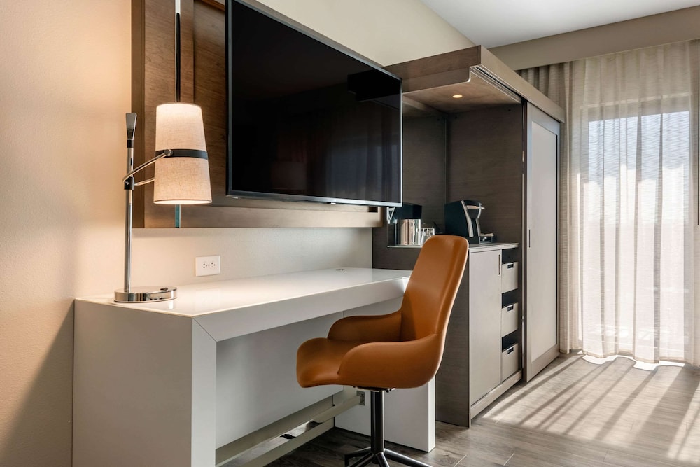 Cambria Hotel St Petersburg Madeira Beach Marina 53/58