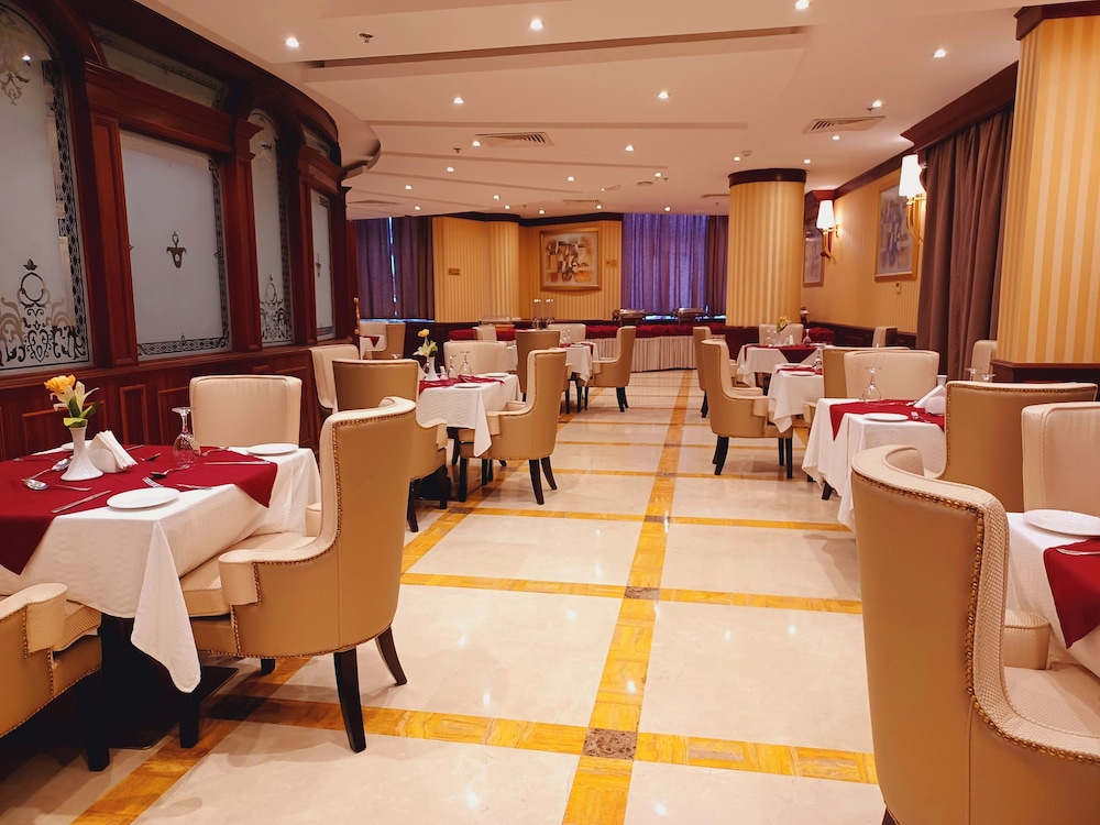 Royal Qatar Hotel 40/45