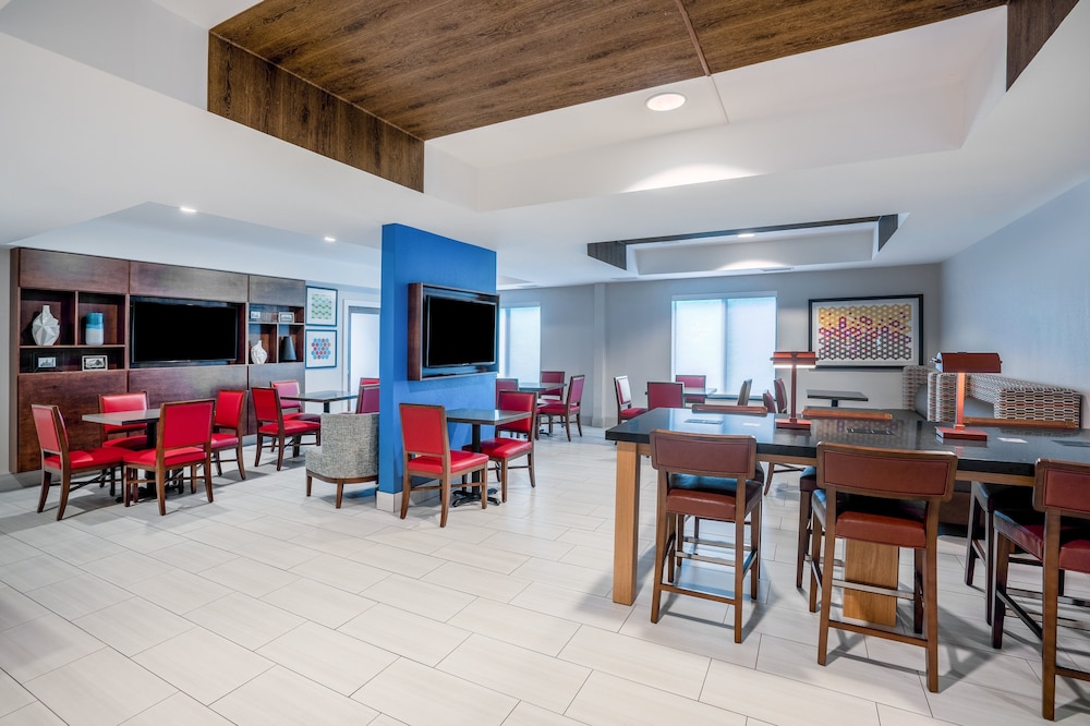 Holiday Inn Express Hotel Suites Tell City 47/62
