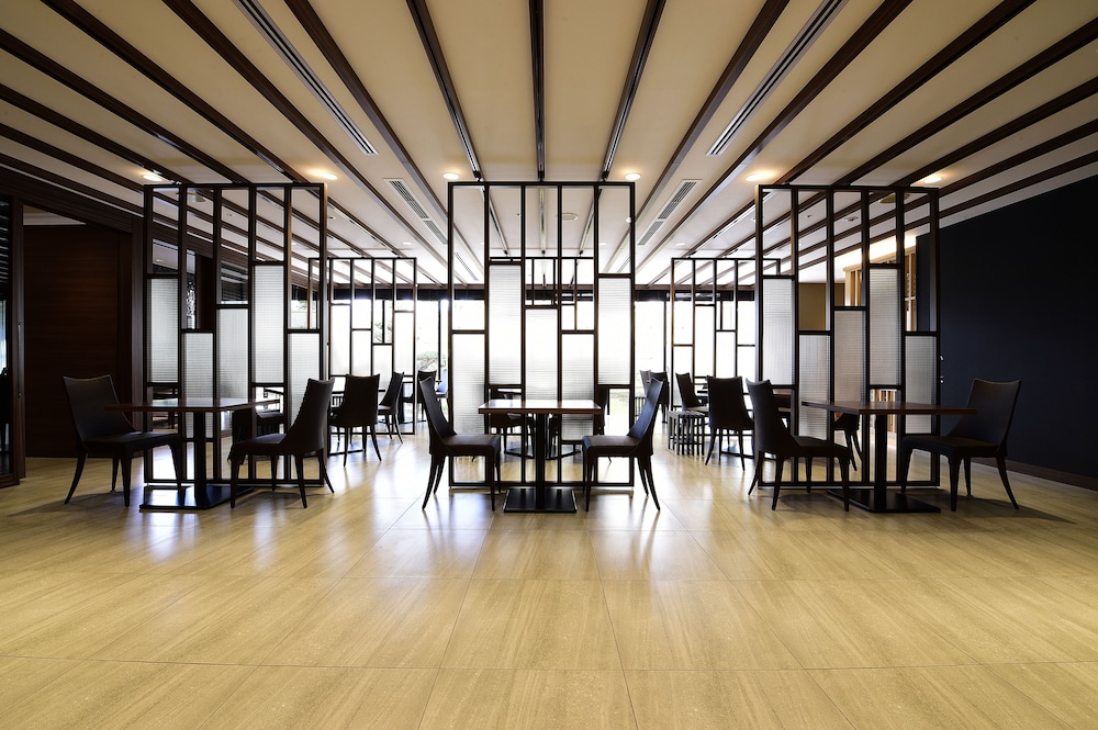 Hotel Hewitt Koshien (ex Novotel Koshien Osaka West) 50/54