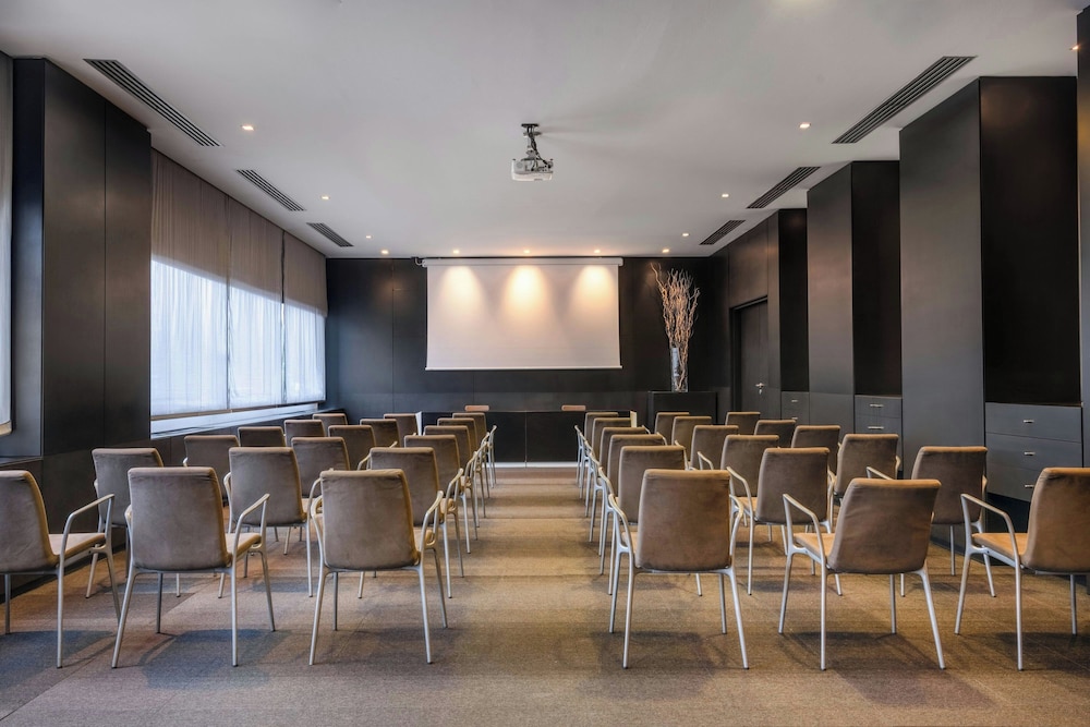 Ac Hotel Padova By Marriott 39/50