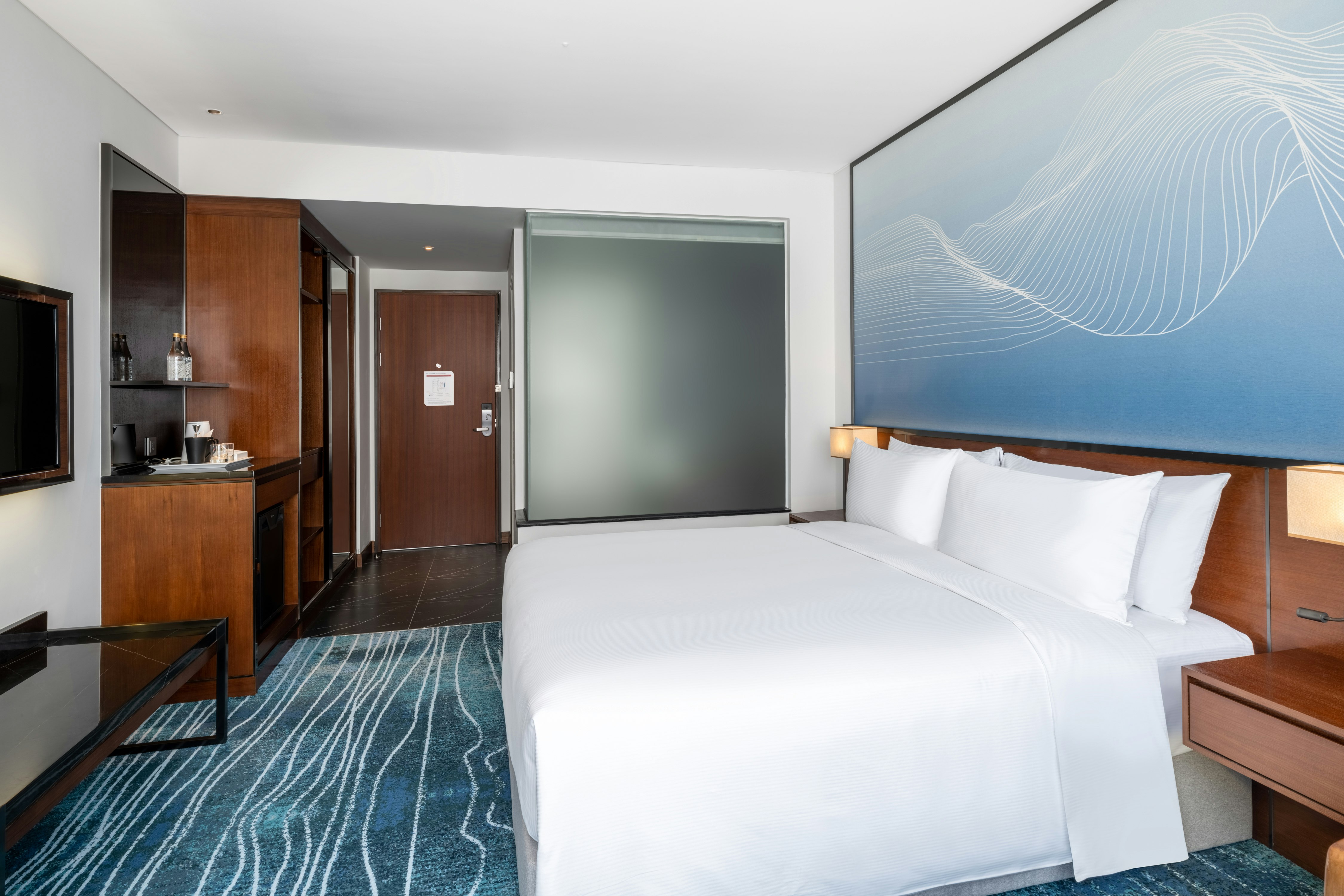GUEST ROOM, KING BED