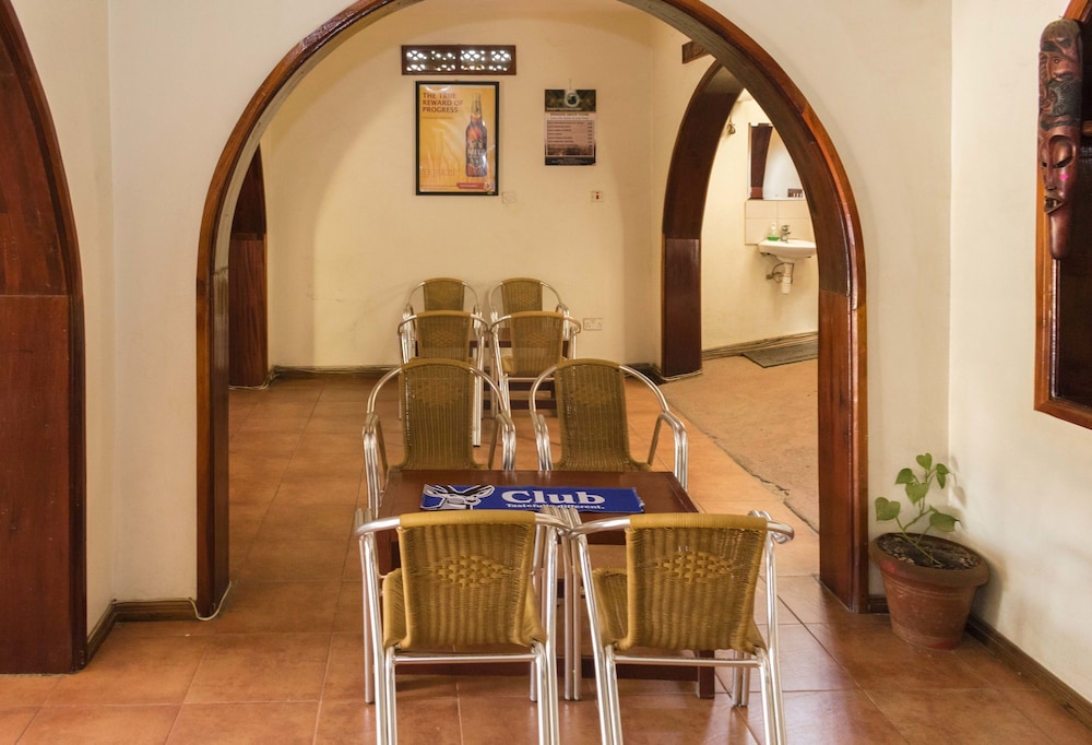 Raja Excelsior Hotel 25/50