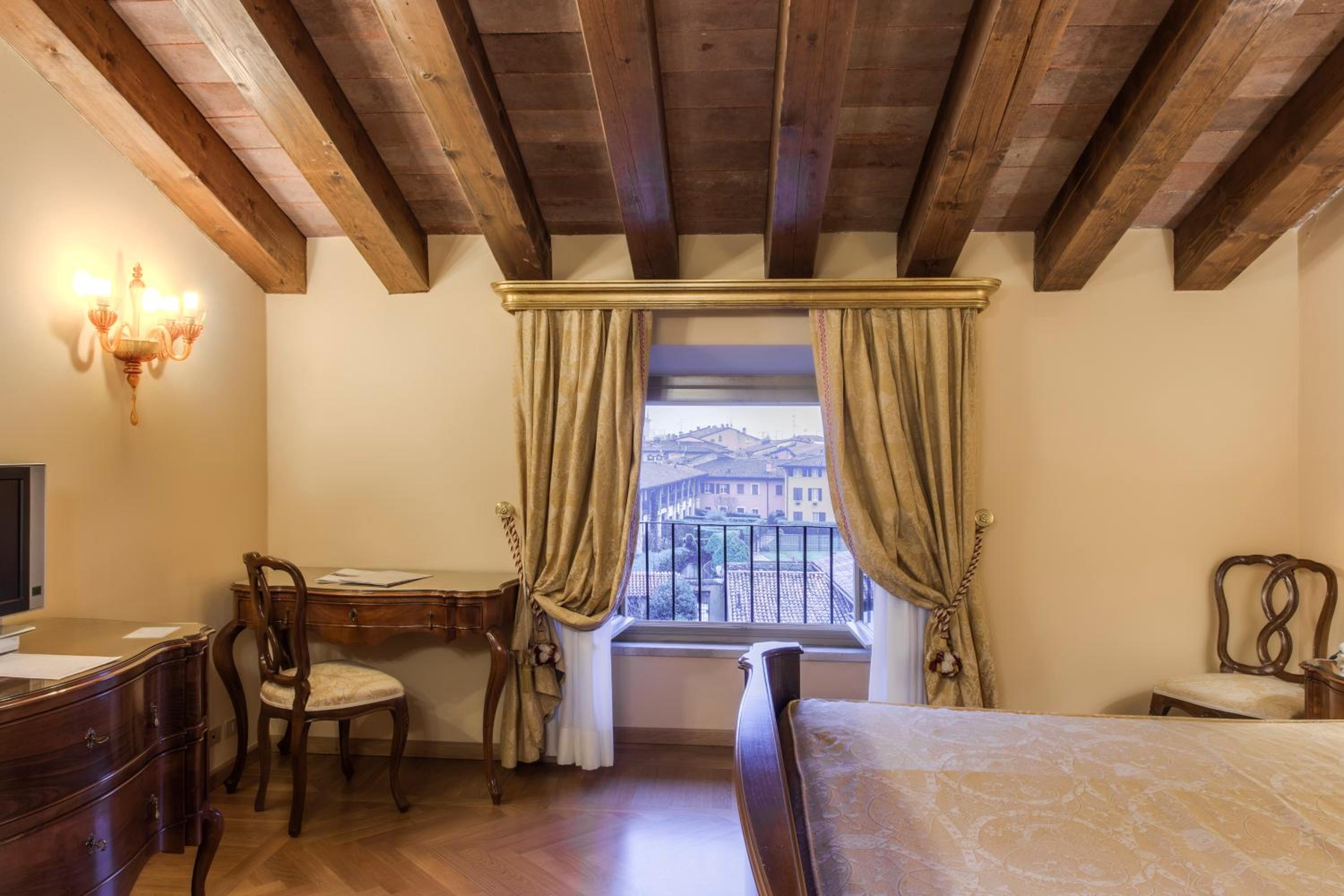 Deluxe, Double Bed