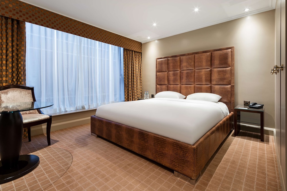 Radisson Blu Hotel, London Heathrow 10/55