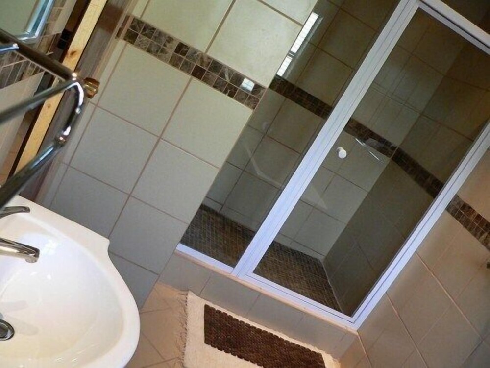 Rustenburg Boutique Hotel 46/50