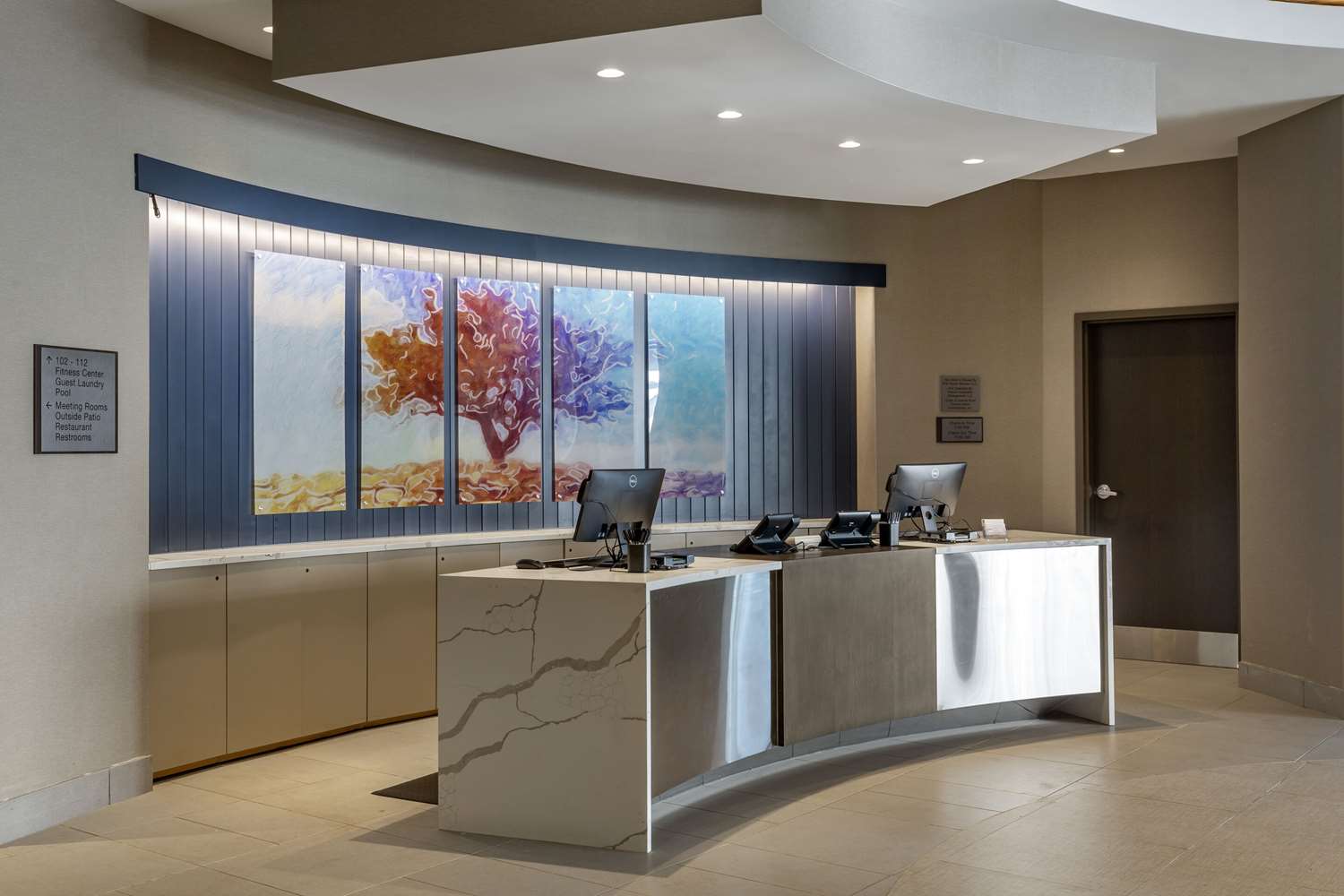 Cambria Hotel Manchester South Windsor 9/38